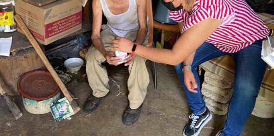 Brinda DIF municipal atención a casos de adultos mayores en situación de abandono