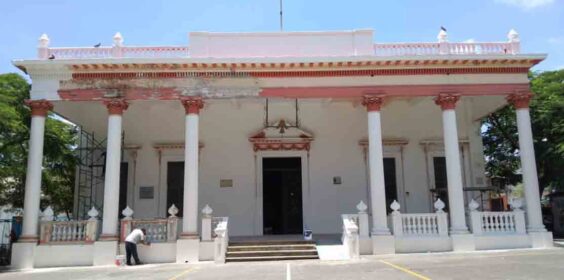 Avanzan los trabajos de restauración y embellecimiento del palacio municipal de Teocelo