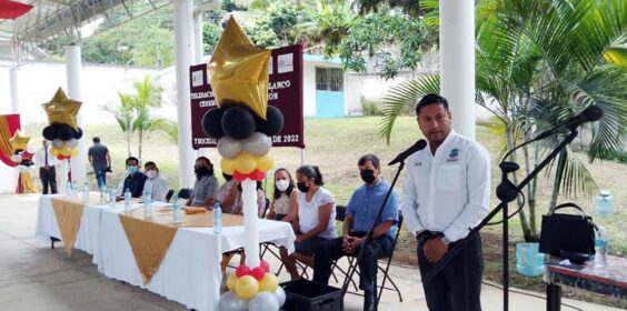 “No me avergüenza decir que soy egresado de un telebachillerato”: Alcalde de Teocelo