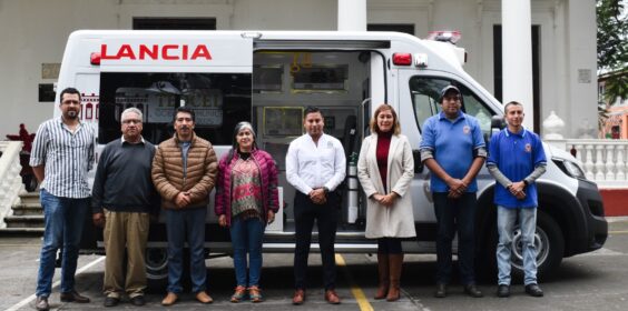 Entrega alacalde ambulancia equipadaa PC