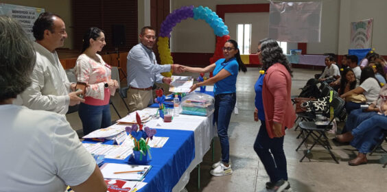 Entrega Dirección de Educación 23 paquetes de libros a escuelas de Educación Preescolar